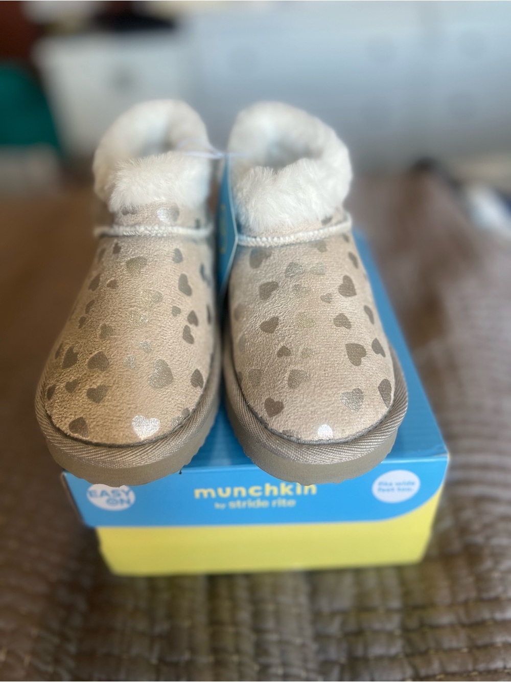 Stride Rite Munchkin Elys Size 9M Girls Cozy Ankle Boots Taupe W/ Hearts NWT